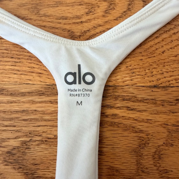 ALO Yoga Sleek Back Bodysuit in Ivory/White (Size M) - Picture 2 of 8